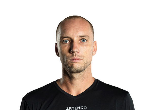Steve Darcis